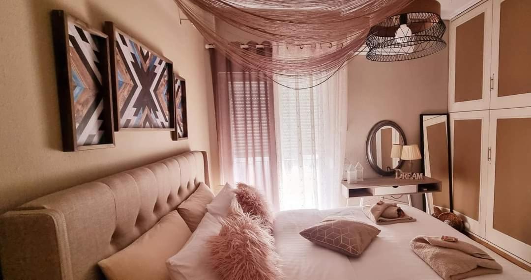Charming House 1 *